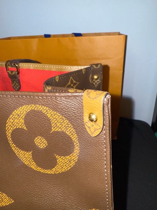 LOUIS VUITTON
Reverse Monogram Giant Onthego GM - Picture 8 of 11